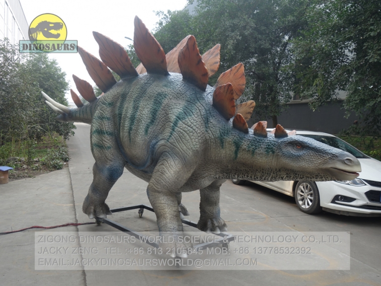 animatronic stegosaurus
