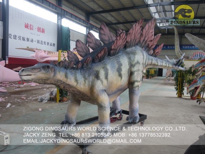 animatronic stegosaurus