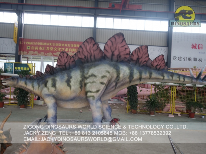 animatronic stegosaurus